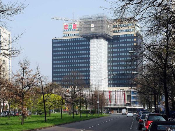 Die Eröffnung des Hotels im Philips-Hochhaus nahe der Urania verzögert sich bis 2015.