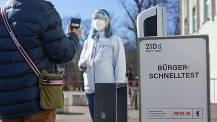 Lukrativ: Die Münchener Firma 21DX bekam den Auftrag für die landeseigenen Testzentren in Berlin.