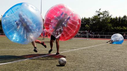 Beim Bubble Football geht's rund.