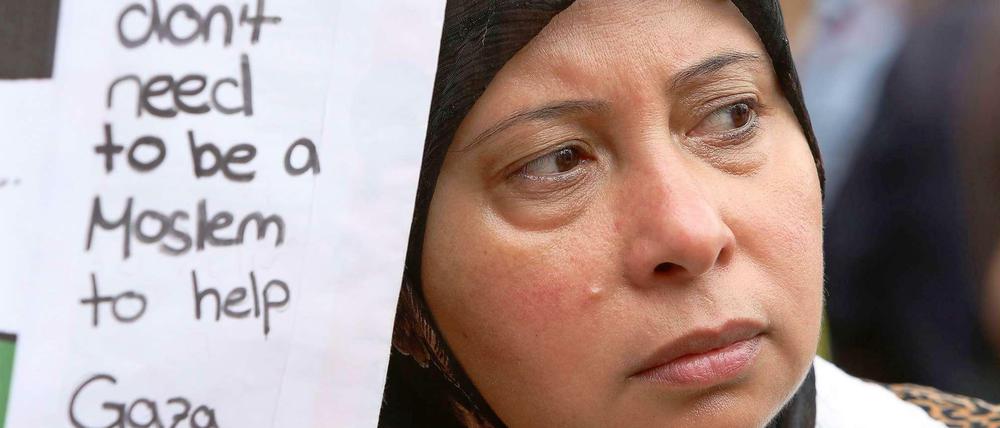 Mehr Menschlichkeit. Ein Demonstrantin am Al-Quds-Tag in Berlin
