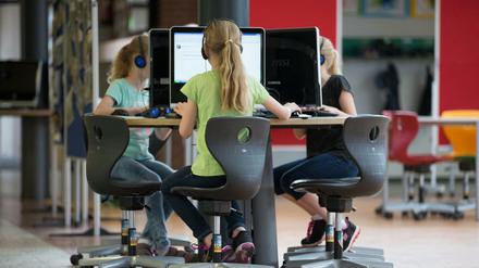 Digitalisierung an Berliner Schulen: Ab sofort werden sich 20 Lehrer in einer Pilotphase an zehn Schulen als „Digitalbotschafter“ der Entwicklung „innovativer digitaler Bildungsmaterialien und Bildungsformate“ widmen.
