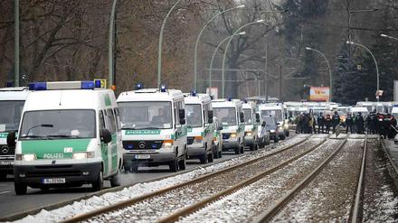 Schon beim Dresden-Spiel im letzten Jahr zeigte die Polizei große Präsenz rund um das Stadion am Rande der Wuhlheide. 