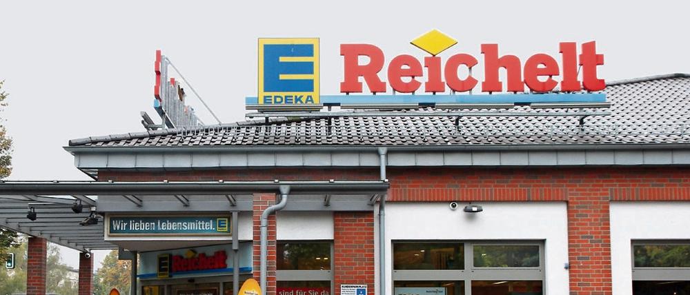 Heißt bald nur noch Edeka: Der "Edeka-Reichelt" Supermarkt an der Sundgauer Staße in Zehlendorf. 