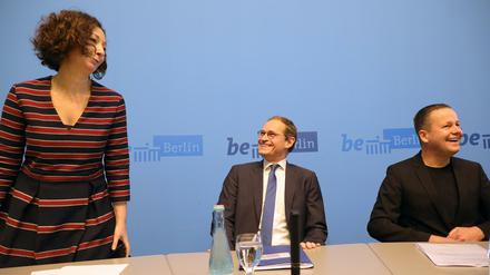 Gute Laune: Die Senatoren Ramona Pop (Grüne), Michael Müller (SPD) und Klaus Lederer (Linke) bei der Jahreskonferenz. 