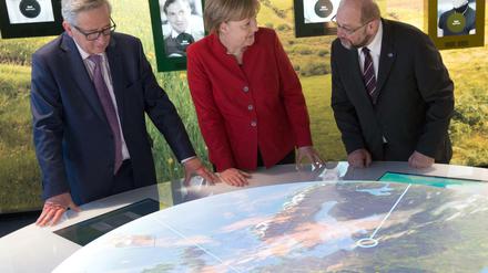 Virtuelle Reise durch Europa. EU-Kommissionschef Juncker, Kanzlerin Merkel und EU-Parlamentspräsident Schulz (von links). 