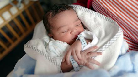 Der kleine Yosife kam am 1. Januar 2017 im Auguste-Vikoria-Klinikum eine Minute nach Mitternacht zur Welt. 