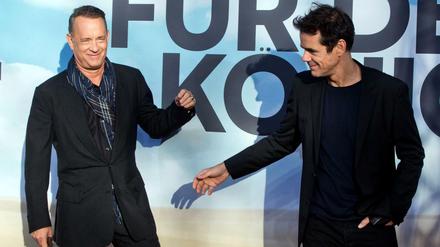 Filmfreunde: Schauspieler Tom Hanks und Regisseur Tom Tykwer haben nach "Cloud Atlas" wieder einen Film gedreht: "Ein Hologramm für den König".