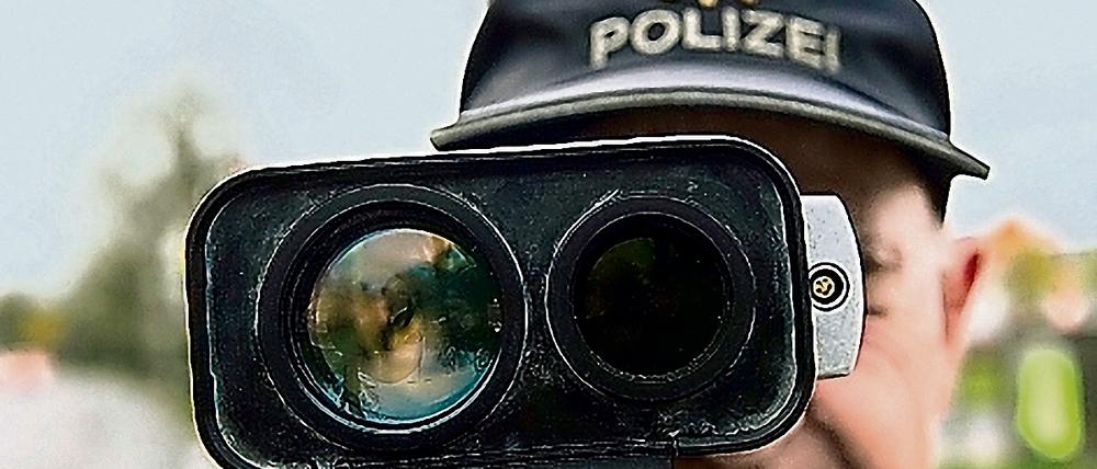 Beim Blitzmarathon misst die Berliner Polizei mit allem, was sie an Technik dafür hat.
