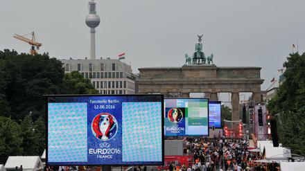 Die Deutsche Nationalmannschaft spielt am Donnerstag gegen Polen. Dafür öffnet auch die Fanmeile in Berlin wieder.