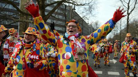 Jeder Jeck ist anders. Einen Karnevalszug gab es dieses Jahr auch in Berlin. Aber eine lange Tradition hat er nicht.