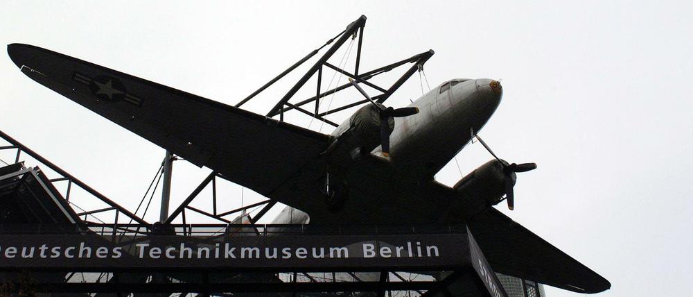Deutsches Technikmuseum mit Rosinenbomber in der Möckernstraße in Berlin Kreuzberg 