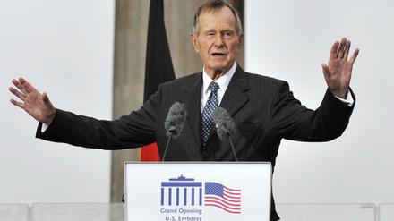 Vor zehn Jahren war Bush zu Gast bei der Eröffnung der neuen US-Botschaft in Berlin.