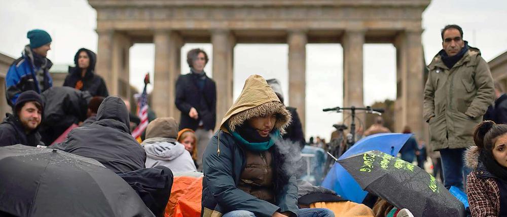 Protest am Brandenburger Tor. Flüchtlinge demonstrieren am Donnerstag für mehr Rechte.