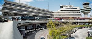 Der Flughafen Tegel könnte auch am Tag der Bundestagswahl eine Rolle spielen - auf mehreren Ebenen.