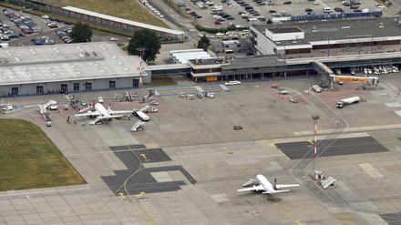 Immer mehr Fluggäste, vor allem am Flughafen Schönefeld steigen die Zahlen - Tegel ist ja auch an der Kapazitätsgrenze.