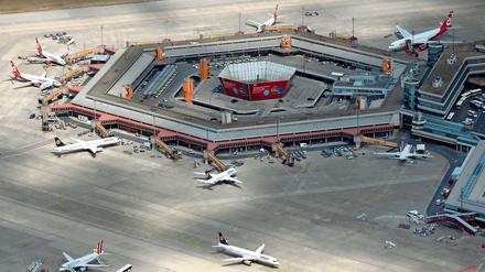 Die Berliner CDU lässt ihre Mitglieder über den Flughafen Tegel abstimmen.