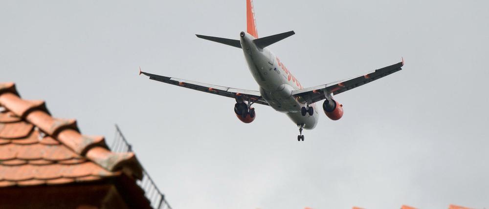 Tausende zusätzliche Anwohner könnten durch die neuen Flugrouten vom Lärm betroffen sein.