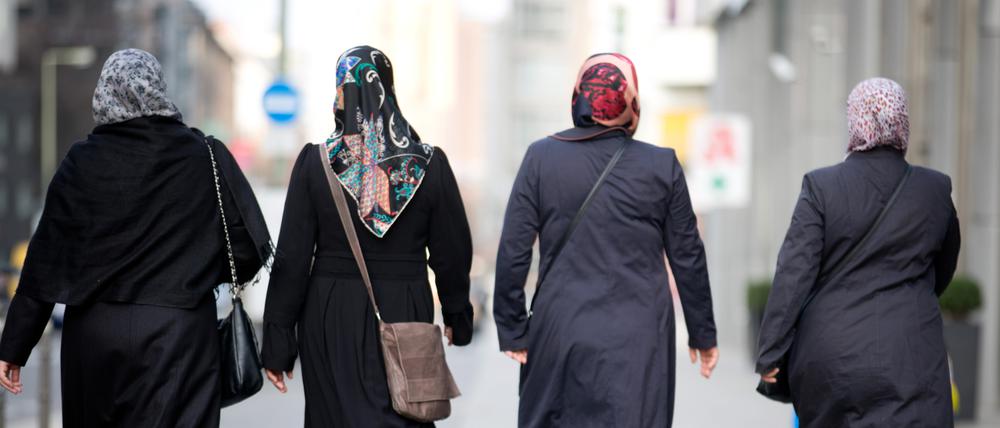 Politischer Akt? Vor allem junge muslimische Frauen lassen sich Umfragen zufolge nicht mehr von Brüdern, Vätern oder Ehemännern das Kopftuch vorschreiben, sondern tragen es aus freien Stücken.