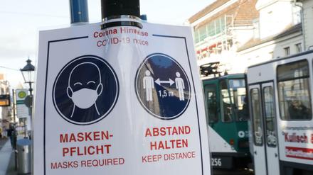 Maskenpflicht in Potsdams Innenstadt: Schon damit ist nicht jeder einverstanden.