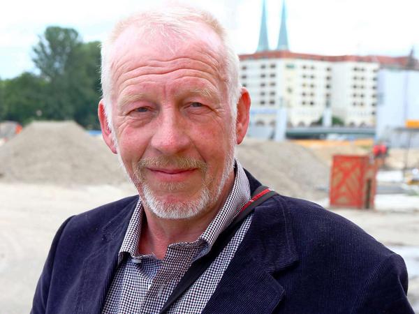 Eigentlich gräbt er lieber in peru - da gibt es noch richtige Tempel zu entdecken. Nun ist er in Berlin: Peter R. Fuchs.