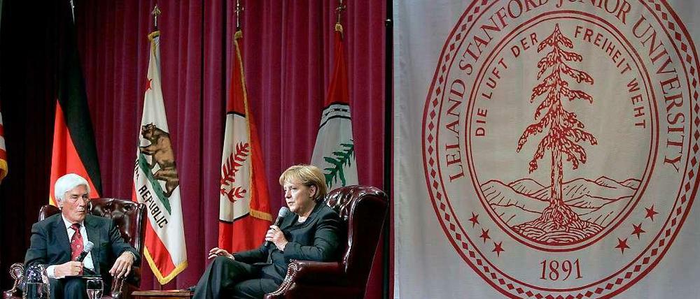 Gerhard Casper - hier zu sehen an der Stanford University mit Angela Merkel - wird künftig die American Academy in Berlin leiten. 