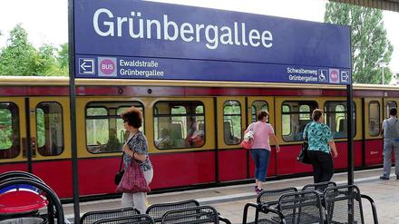 Am S-Bahnhof Grünbergallee starb ein 72-Jähriger. 