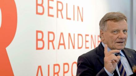 Fingerzeig. Seit einem Jahr ist Hartmut Mehdorn der Chef von Berlins Flughäfen.