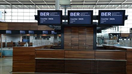 Ein Counter im Hauptterminal im Flughafen Berlin Brandenburg (BER). Am Freitag fand die BER-Aufsichtratssitzung statt. 