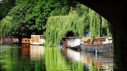 Hausboote am Landwehrkanal am Tiergarten: Wald? Verkehrsfläche? Siedlungsfläche? Gewässer? Die Statistiker wissen es - hoffentlich