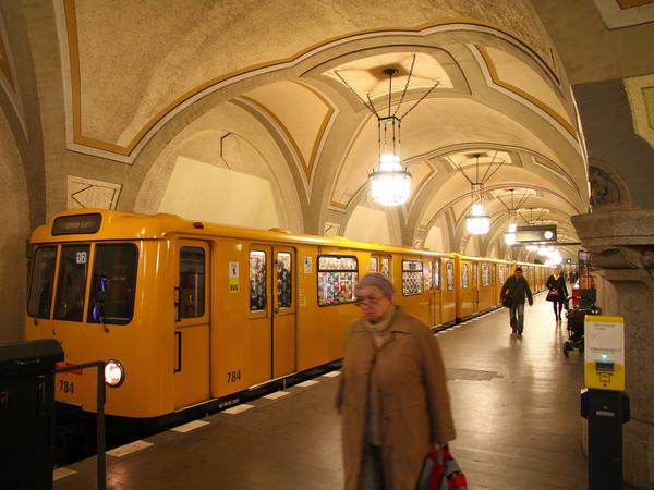 Adelsgruft. Wilhelm Leitgebel entwarf nicht nur den Bahnhof Heidelberger Platz (1913), sondern alle Wilmersdorfer Stationen.