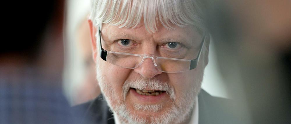 Der brandenburgischen Justizminister Helmuth Markov (Die Linke) steht in der Kritik, weil er einen Dienstwagen privat nutzte.