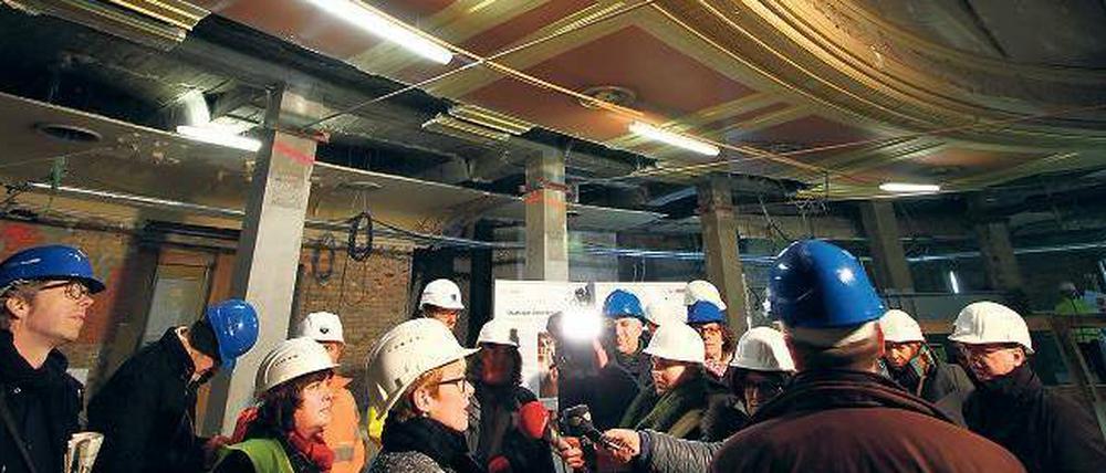 Der Bauausschuss des Abgeordnetenhauses besuchte am 3. Dezember 2014 die Staastsopernbaustelle.