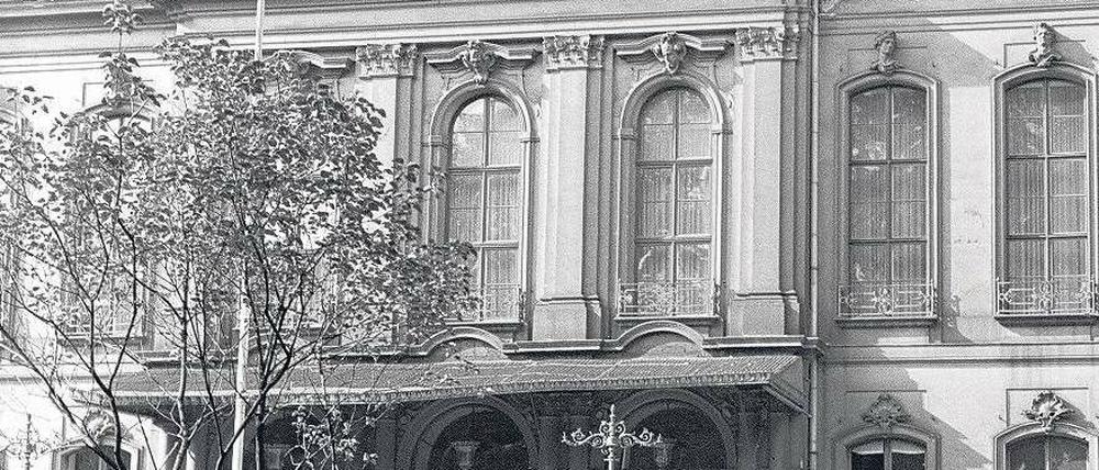 Fassade des Schreckens. Das Prinz-Albrecht-Palais, hier eine Aufnahme von 1943, gab dem Gelände seinen Namen. Foto: Photonet/Lehnartz Archiv