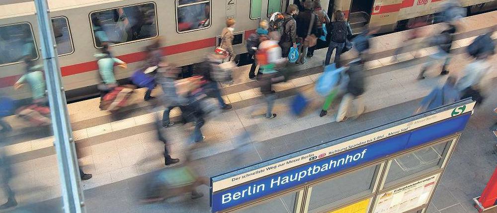 Anschluss zum Einkaufen. CDU, FDP und SPD wollen Läden im Hauptbahnhof den Sonntagsverkauf erlauben. 