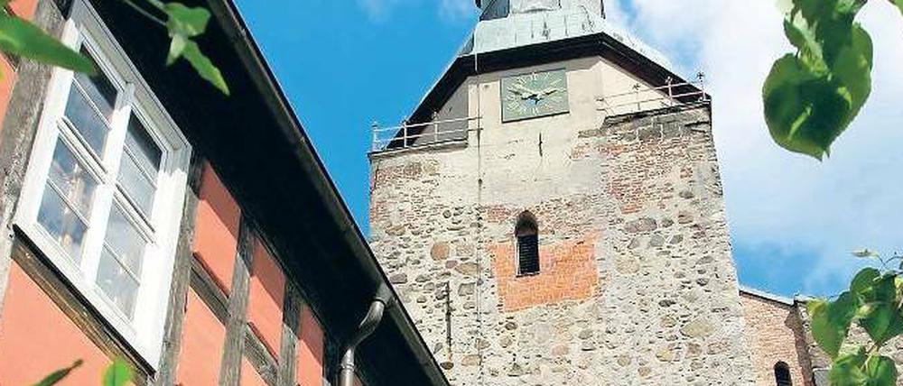 Teures Erbe. Historische Schmuckstücke wie das Reißigerhaus und die Kirche St. Marien in Belzig brauchen Pflege. 