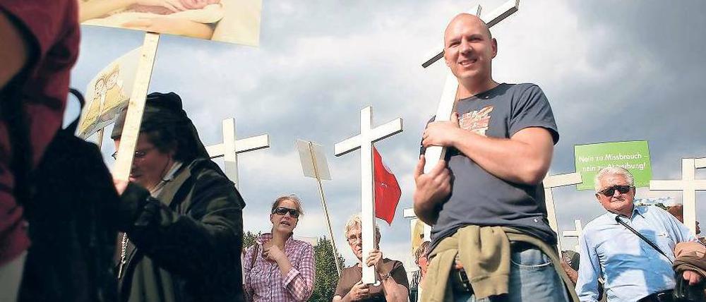 Auf die Straße. Bereits am Sonnabend wurde mit Kreuzen gegen Abtreibung demonstriert.