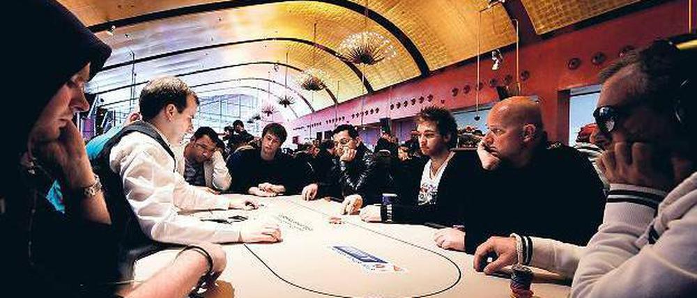 Cool bleiben. Letztes Jahr fand die European Poker Tour in der Spielbank am Potsdamer Platz statt – aus Sicherheitsgründen. Jetzt kehren die Spieler ins Hotel Hyatt zurück. 