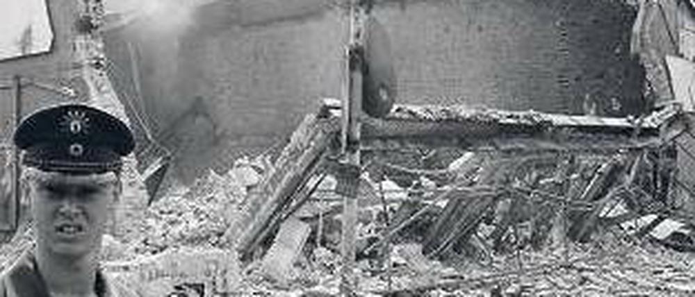 Kreuzberger Ruinen. Die am 1. Mai 1987 ausgebrannte Bolle-Filiale. Foto: pa/akg-images