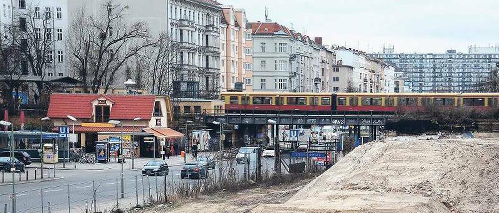Baumarkt mit Bahnanschluss. Die Hellweg-Kette will an der Yorckstraße eine Filiale eröffnen – doch nun gibt es andere Ideen.