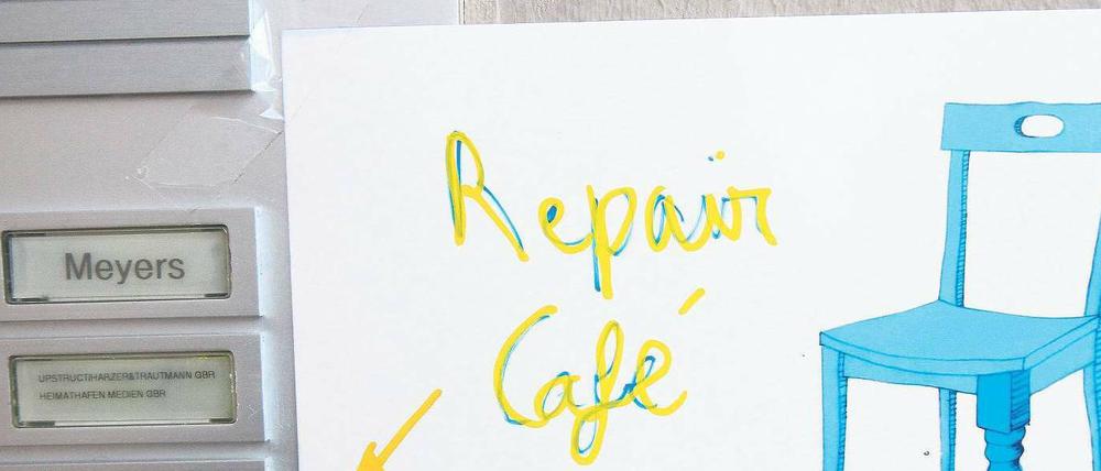 Im Repair Café in Berlin können Besucher im Atelier von Elisa Garrote Gasch ihren kaputten Hausrat reparieren. 