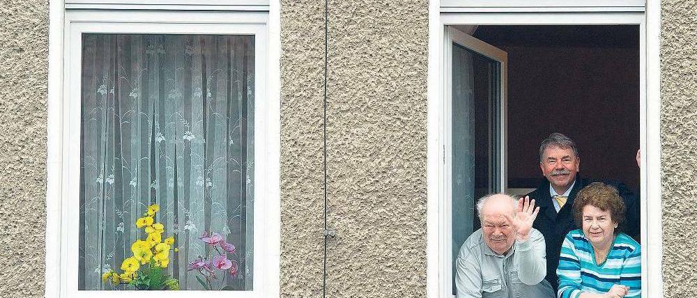 Lärmgeschützt. Ein Ehepaar in Waltersdorf im Landkreis Dahme-Spreewald hat sich bereits Schallschutzfenster einbauen lassen. Foto: dpa