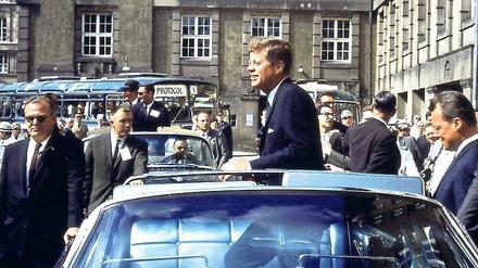Präsident mit Botschaft. John F. Kennedy wurde für eine Rede bejubelt und für eine andere bewundert. 