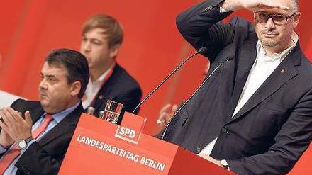 Mir nach, Genossen! Der Vorsitzende der Berliner SPD, Jan Stöß, will die politische Nähe zur Linkspartei vergrößern. Das kommt gut an im traditionell linken Landesverband. 