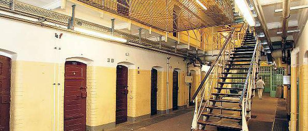 Hinter Gittern. Insgesamt 863 Gefangene sind derzeit in der JVA Tegel hinter Türen wie diesen untergebracht. 