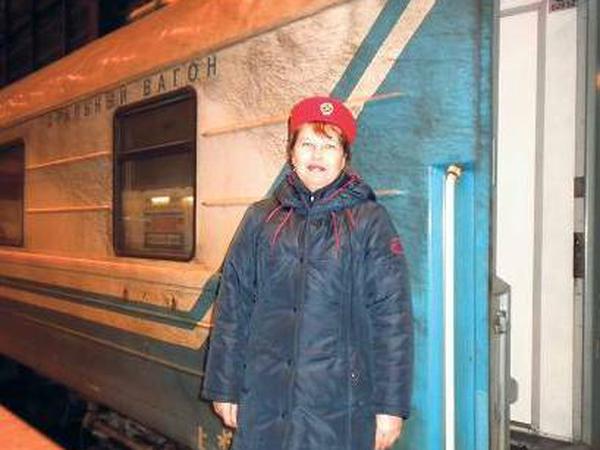 Schlafwagenschaffnerin Natalja findet es schade, dass der Zug zwischen Berlin und Saratow mit Kurswagen nach Nowosibirsk und Tscheljabinsk nicht mehr fährt. 