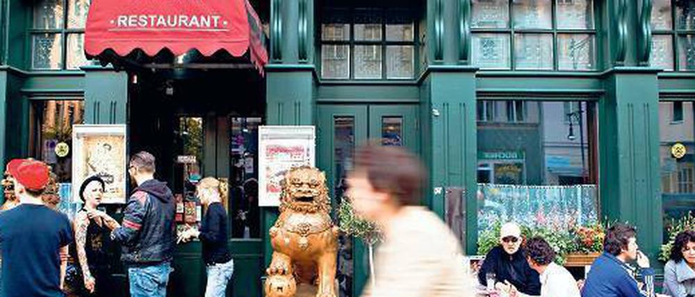Der Löwe wacht: Das White Trash an der Schönhauser Allee hat sich den Charme des einstigen chinesischen Restaurants erhalten. Das soll auch in Treptow so bleiben.