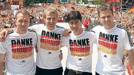 Erinnerungsfoto. Zur WM 2006 in Deutschland gab es auf dem 17. Juni eine große Party für die Mannschaft. 