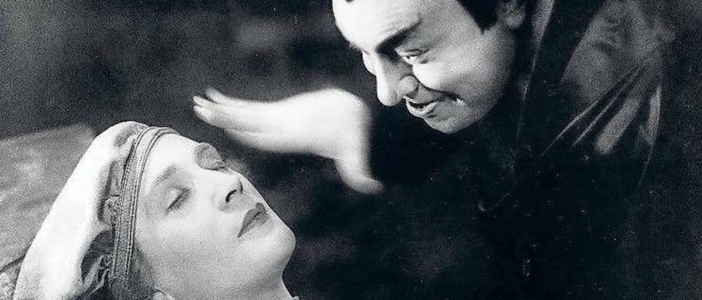 Teuflischer Verführer. Emil Jannings als Mephisto und Gösta Ekman als Faust in Friedrich Wilhelm Murnaus Stummfilm von 1926.