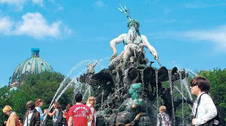 Falsch hier? Der Neptunbrunnen steht derzeit auf dem Alexanderplatz. Manfred Rettig würde das gern ändern. 