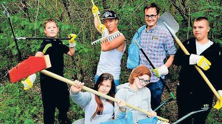 Kinder- und Jugendprojekt Arche Hellersdorf. Die Jugendlichen wollen das angrenzende Naturschutzgebiet säubern. 